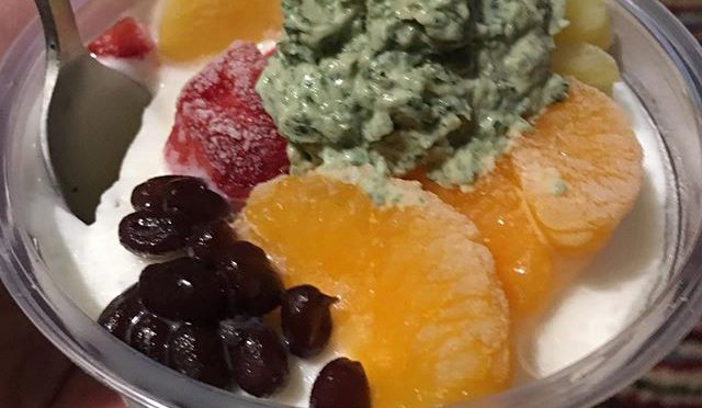 昨日食べ残したKiriミントディップをシロクマアイスに乗っける。これも良い！^_^ (from Instagram)