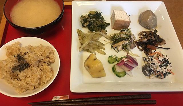 先日キッチンハリーナでいただいた、清く、正しく、美しい昼ご飯。もちろんたいへん美味しゅうございました！ (from Instagram)