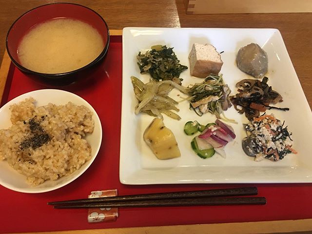 先日キッチンハリーナでいただいた、清く、正しく、美しい昼ご飯。もちろんたいへん美味しゅうございました！ (from Instagram)