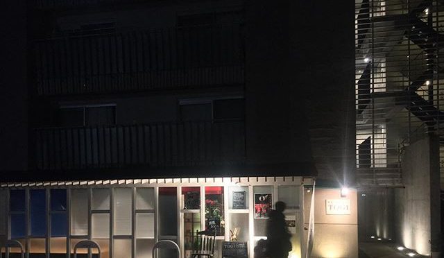 夜の吉田界隈。知らない店がいくつもできている。 (from Instagram)