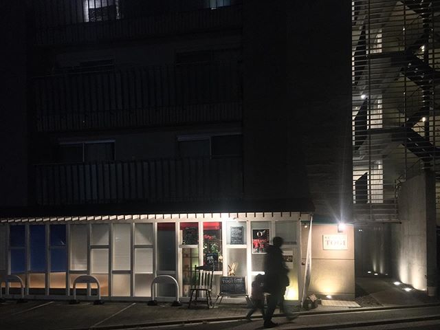 夜の吉田界隈。知らない店がいくつもできている。 (from Instagram)