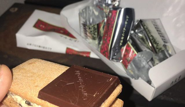 素のままで飽き足らず、チョコを乗っけたら止まらなくなった。いかん！ (from Instagram)