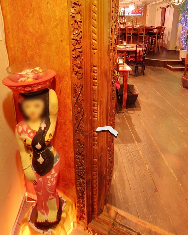Googleで京都のインドネシア料理のレストランを検索したら、人形のプライバシーに考慮したストリートビューが表示された。 (from Instagram)