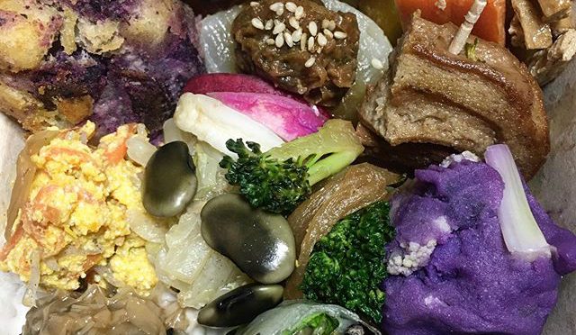 出町うさぎのお弁当、写真では写りきらないものが溢れてる。(from Instagram)